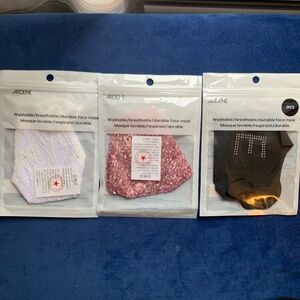 NWT 4 Piece Fabric Mask Glam Set